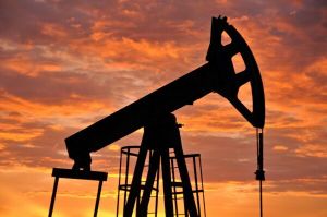 Preţurile petrolului au scăzut joi din cauza declinului record al PIB-ului SUA şi a sugestiei preşedintelui Trump